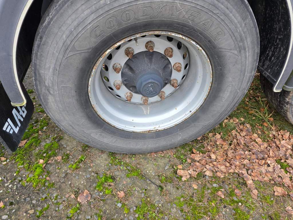 Fahrzeugabbildung Lag Kipp-Chassis 20", Liftachse,Staukiste Edelstahl