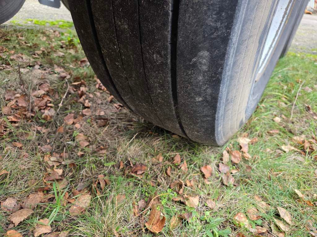 Fahrzeugabbildung Lag Kipp-Chassis 20", Liftachse,Staukiste Edelstahl