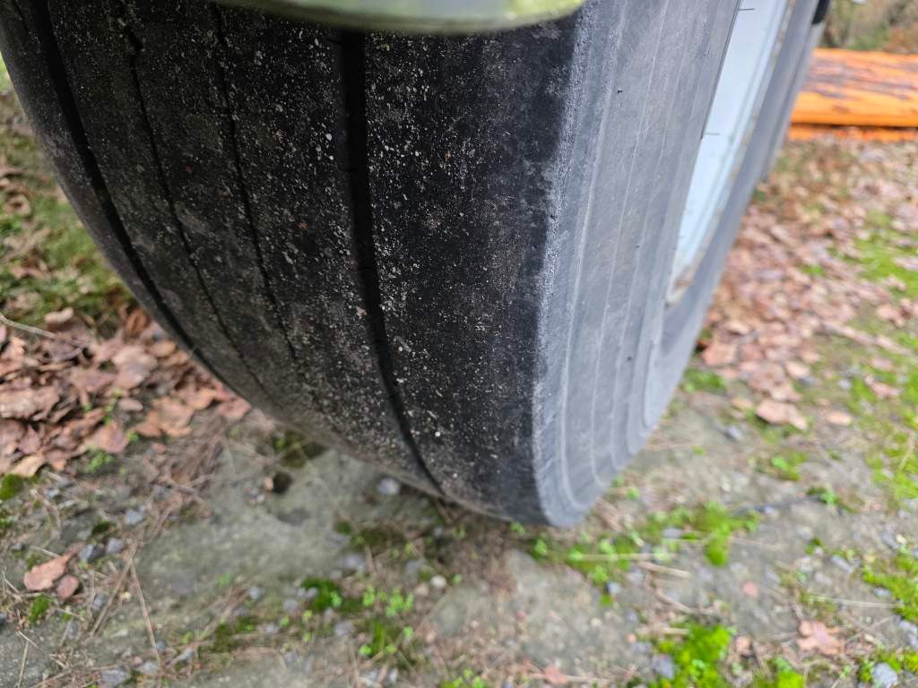 Fahrzeugabbildung Lag Kipp-Chassis 20", Liftachse,Staukiste Edelstahl