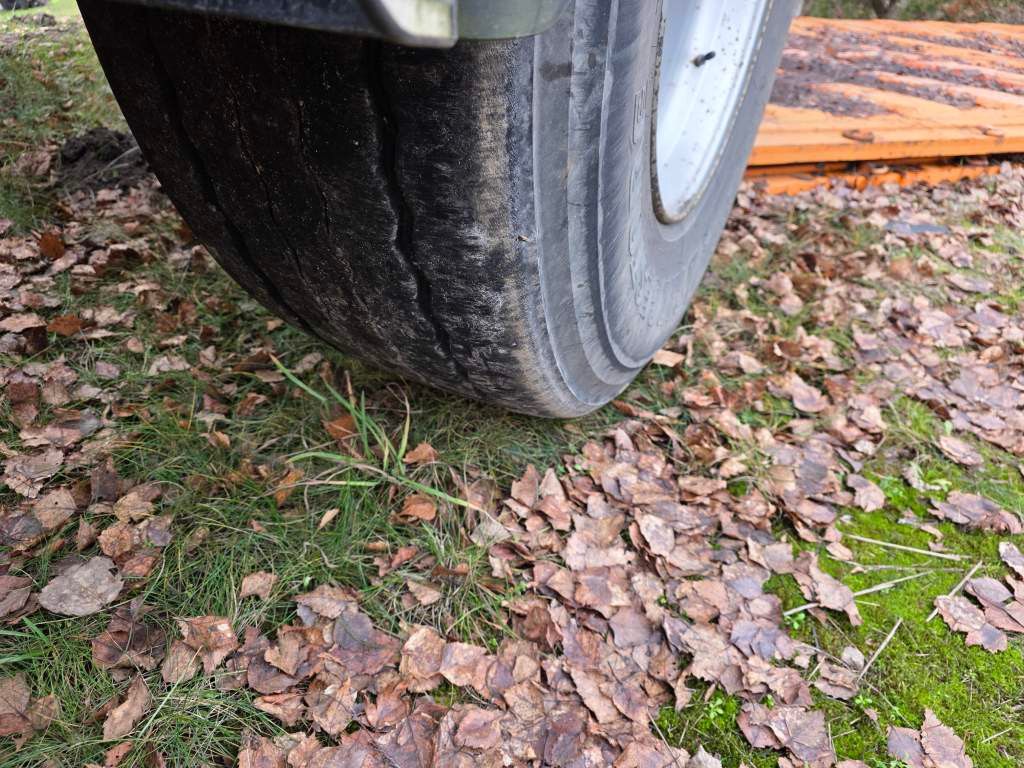 Fahrzeugabbildung Lag Kipp-Chassis 20", Liftachse,Staukiste Edelstahl