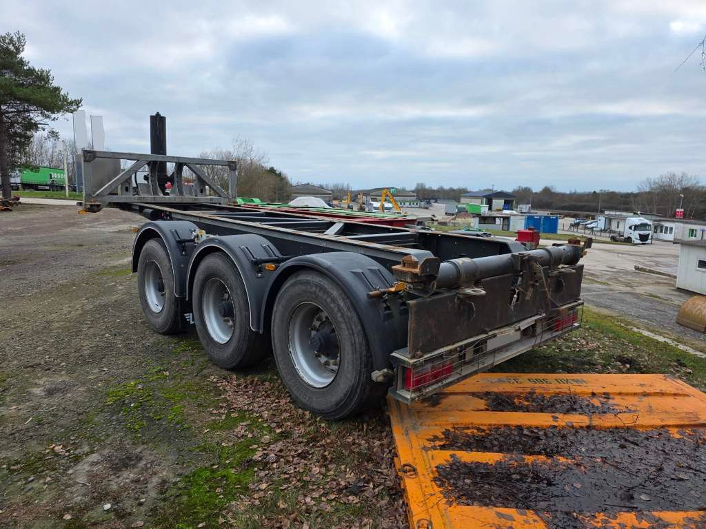 Fahrzeugabbildung Lag Kipp-Chassis 20", Liftachse,Staukiste Edelstahl