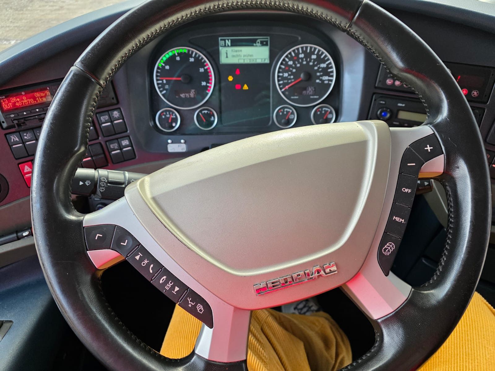 Fahrzeugabbildung Neoplan Skyliner 3 Sterne,ZF Intarder, 6+1+1,Dopplestock