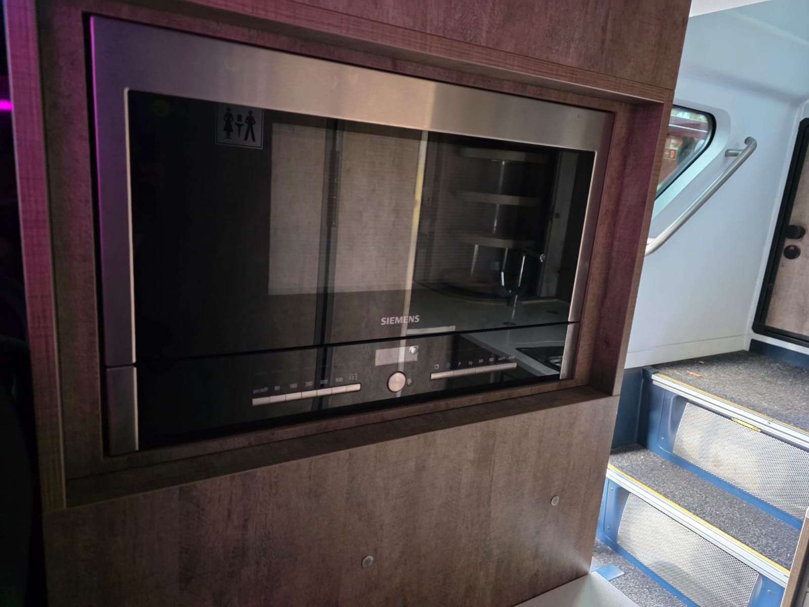 Fahrzeugabbildung Neoplan Skyliner 3 Sterne,ZF Intarder, 6+1+1,Dopplestock