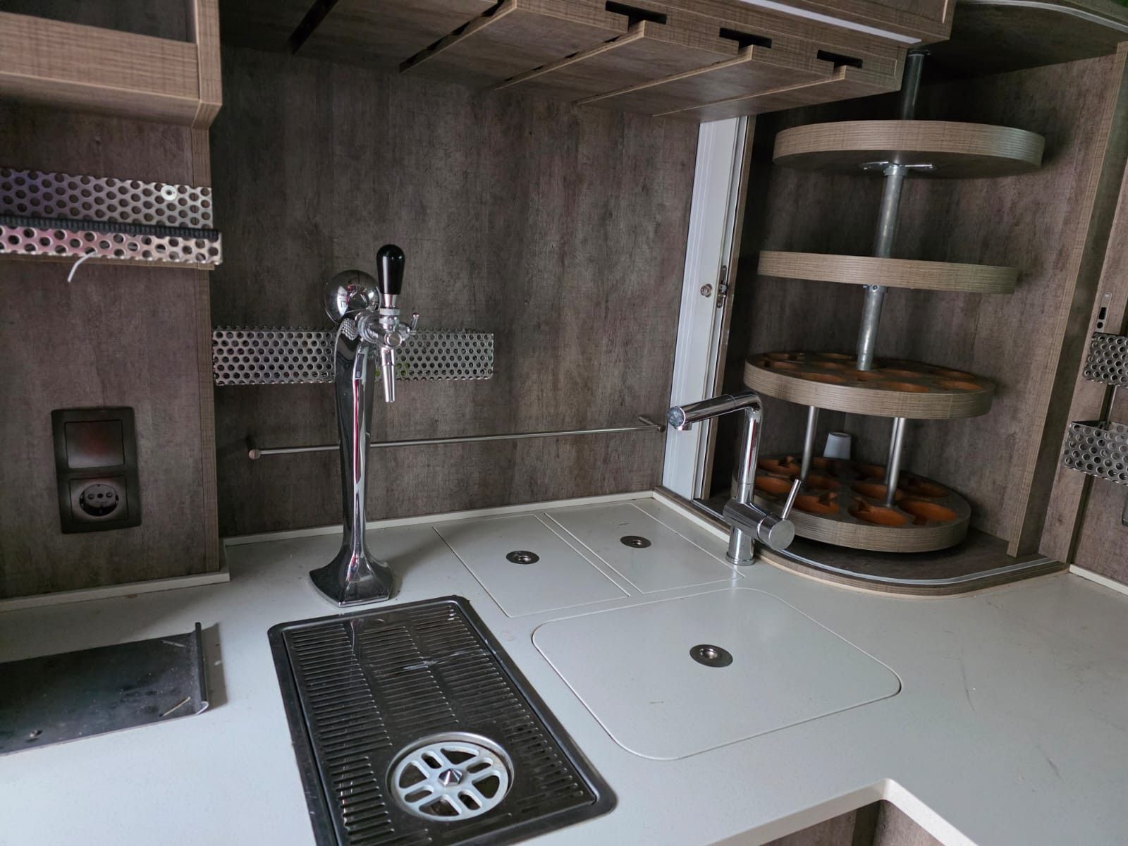 Fahrzeugabbildung Neoplan Skyliner 3 Sterne,ZF Intarder, 6+1+1,Dopplestock