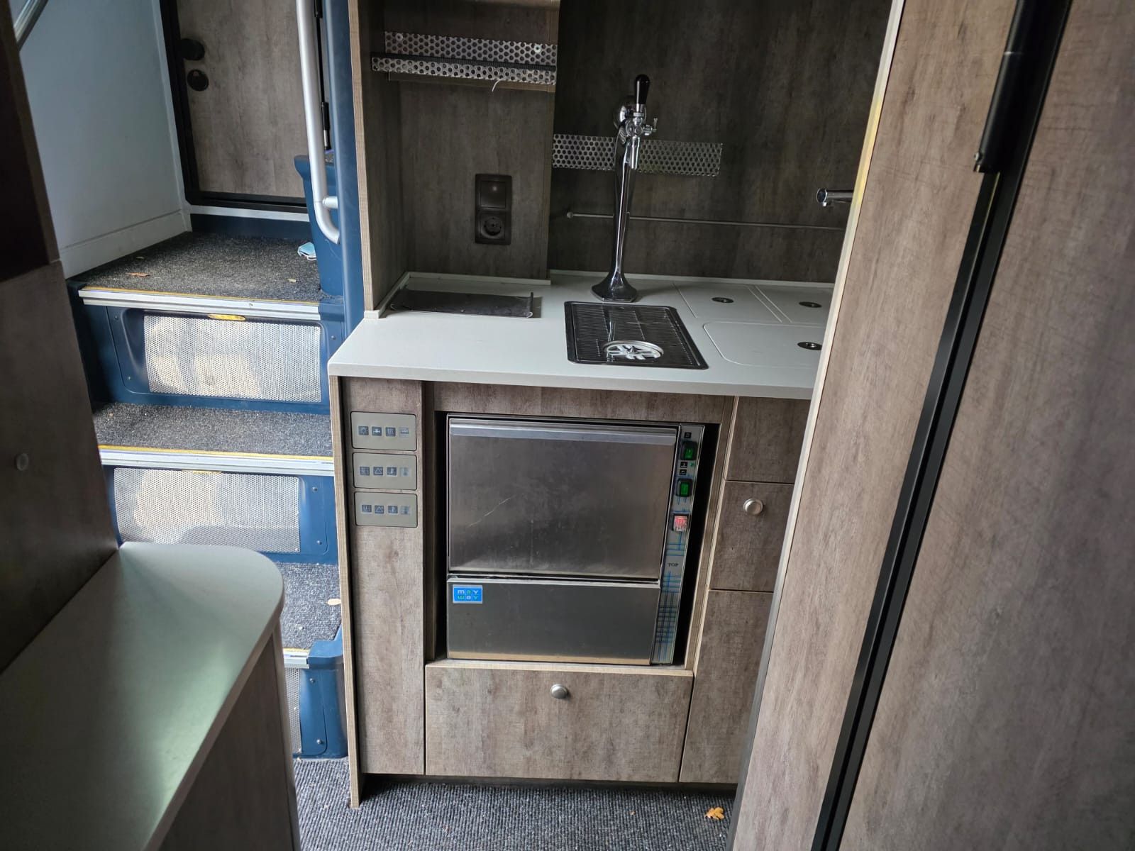 Fahrzeugabbildung Neoplan Skyliner 3 Sterne,ZF Intarder, 6+1+1,Dopplestock