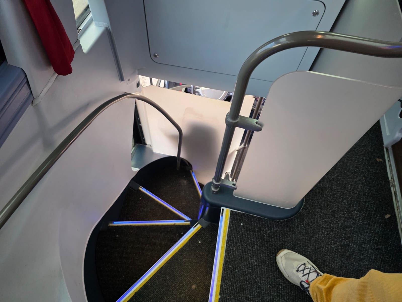 Fahrzeugabbildung Neoplan Skyliner 3 Sterne,ZF Intarder, 6+1+1,Dopplestock