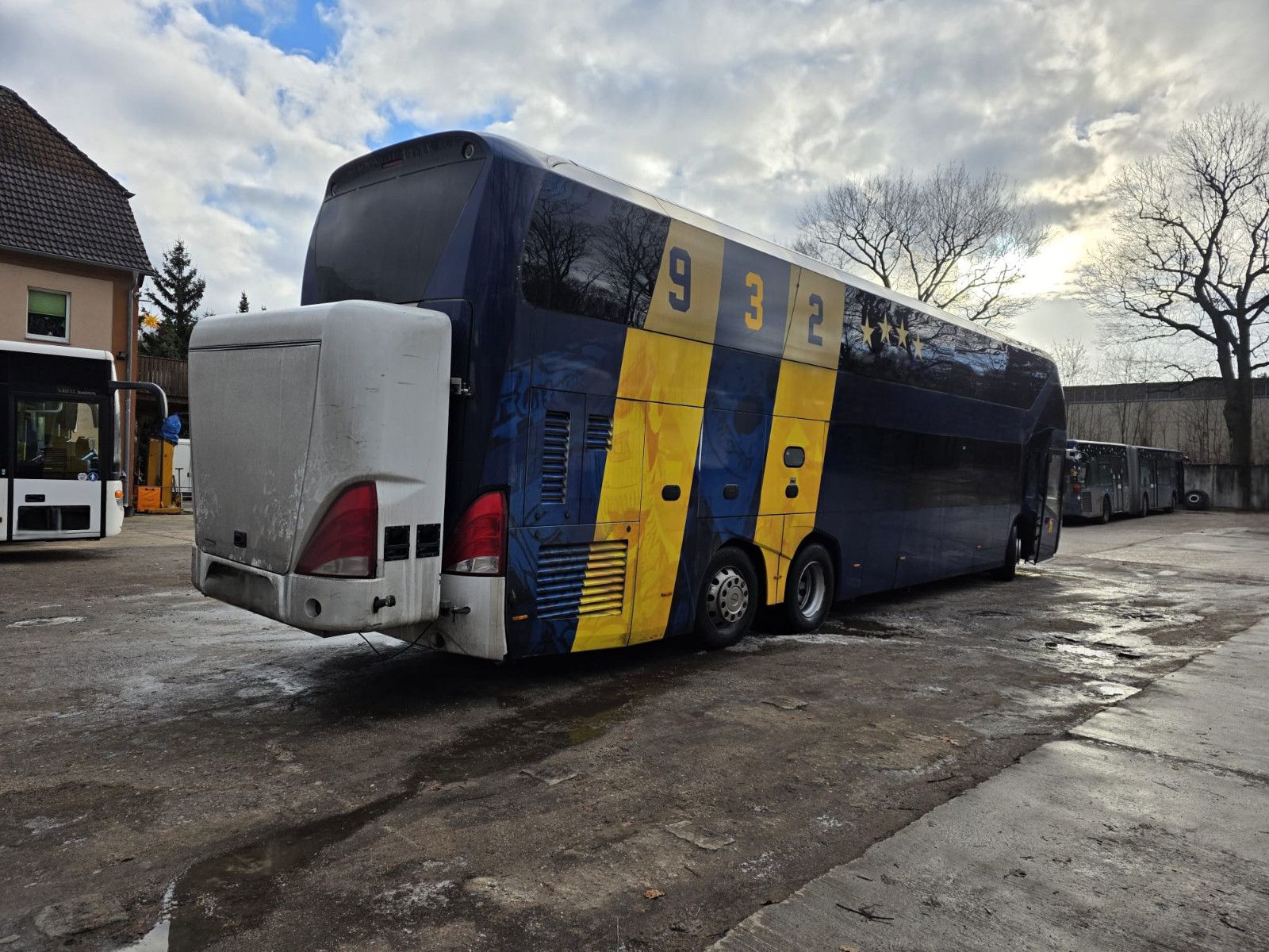 Fahrzeugabbildung Neoplan Skyliner,81+1+1,Hochdruckkühler neu  ZF Intarder