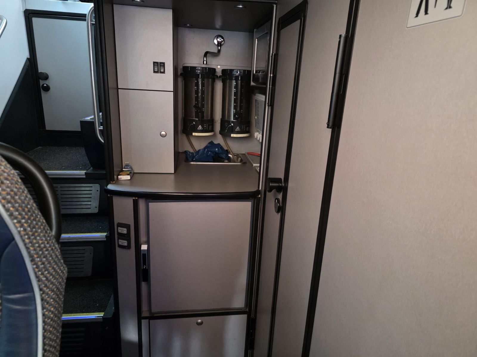 Fahrzeugabbildung Neoplan Skyliner,81+1+1,Hochdruckkühler neu  ZF Intarder