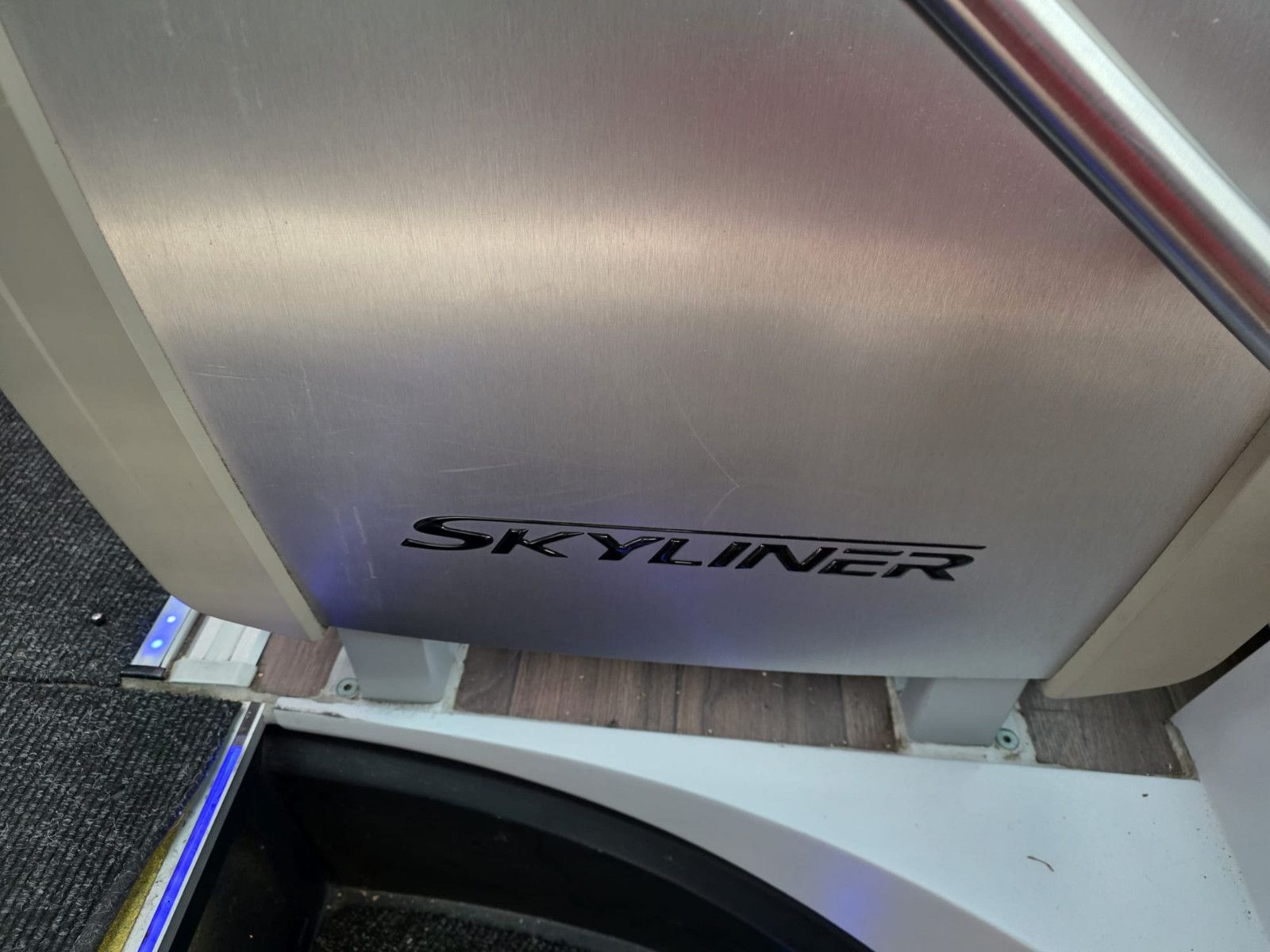 Fahrzeugabbildung Neoplan Skyliner,81+1+1,Hochdruckkühler neu  ZF Intarder