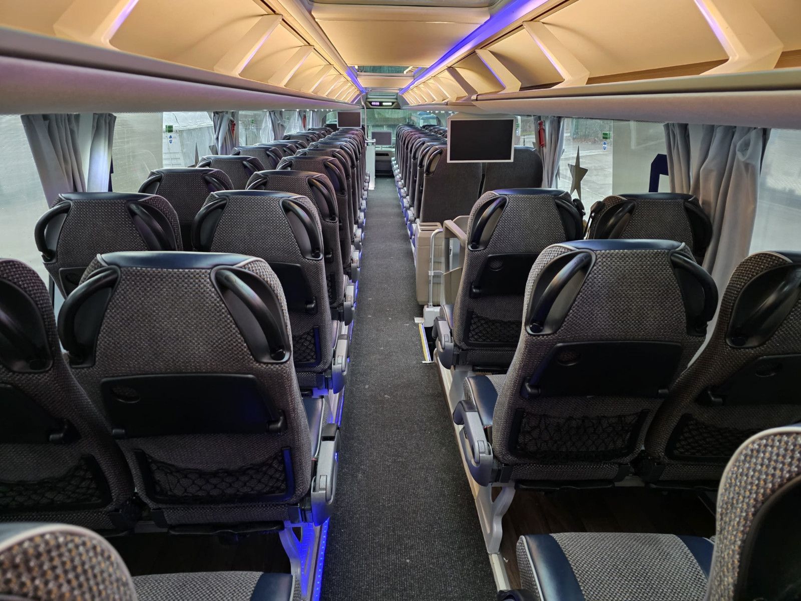 Fahrzeugabbildung Neoplan Skyliner,81+1+1,Hochdruckkühler neu  ZF Intarder
