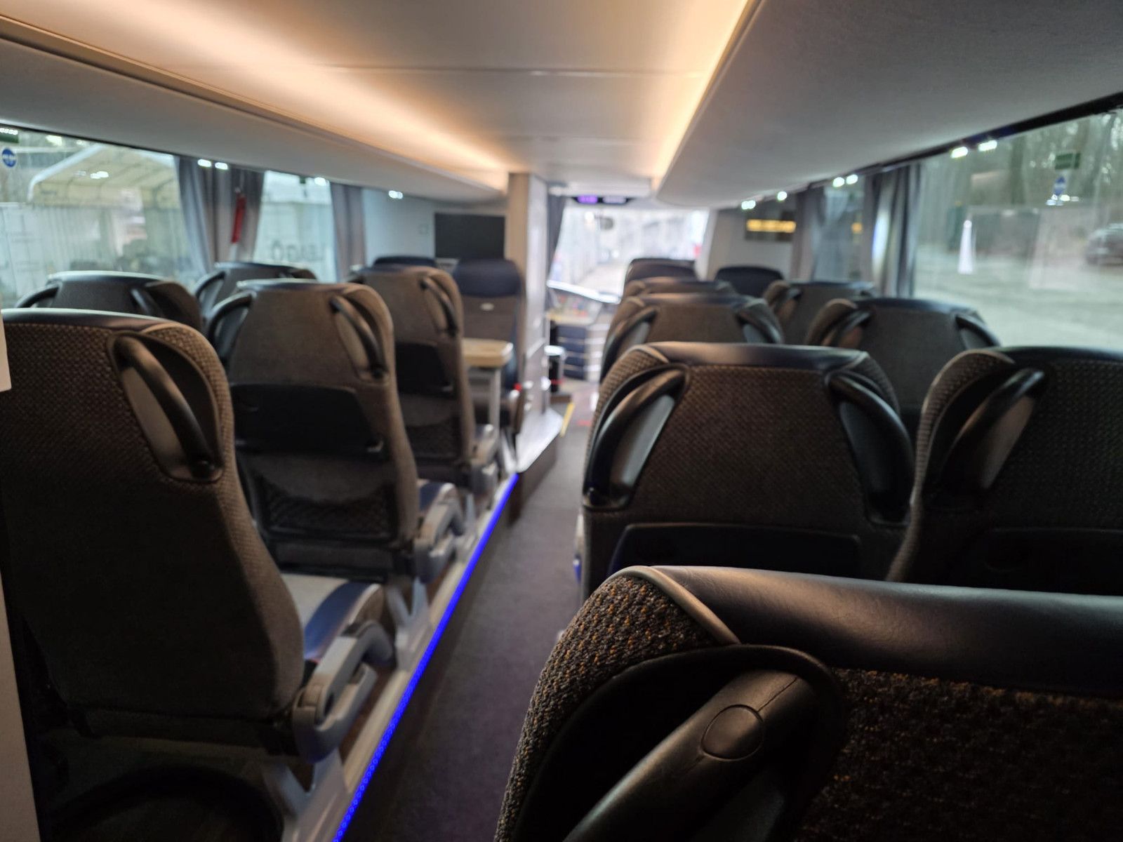 Fahrzeugabbildung Neoplan Skyliner,81+1+1,Hochdruckkühler neu  ZF Intarder