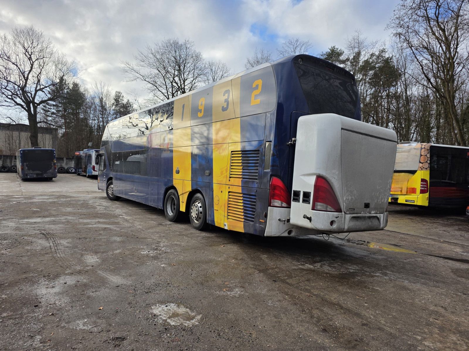 Fahrzeugabbildung Neoplan Skyliner,81+1+1,Hochdruckkühler neu  ZF Intarder