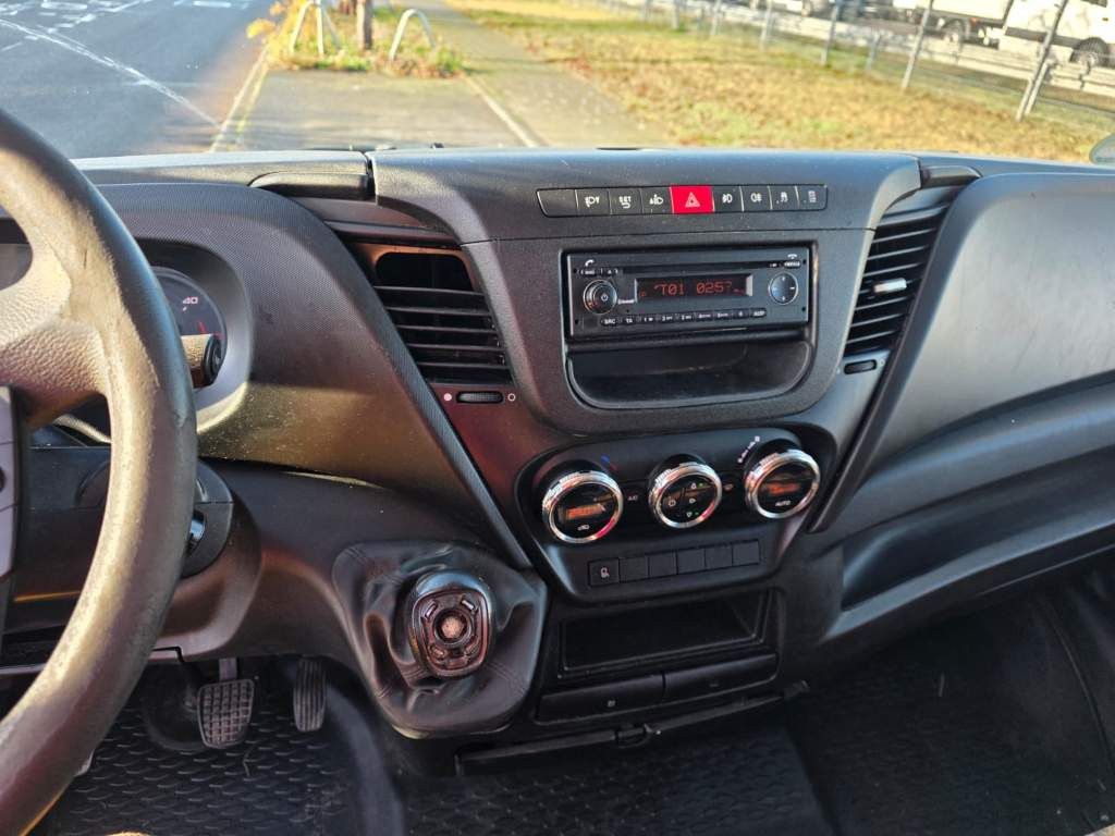 Fahrzeugabbildung Iveco 35S15/ 35-150 Koffer, Klima, manuelle Schaltung