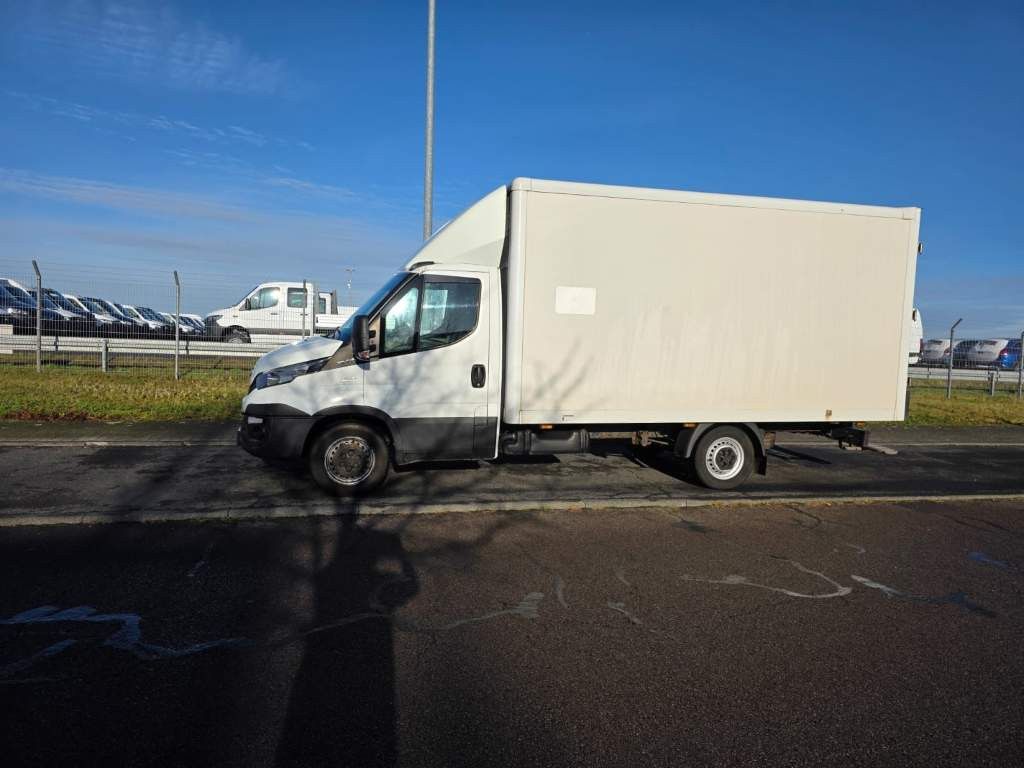 Fahrzeugabbildung Iveco 35S15/ 35-150 Koffer, Klima, manuelle Schaltung