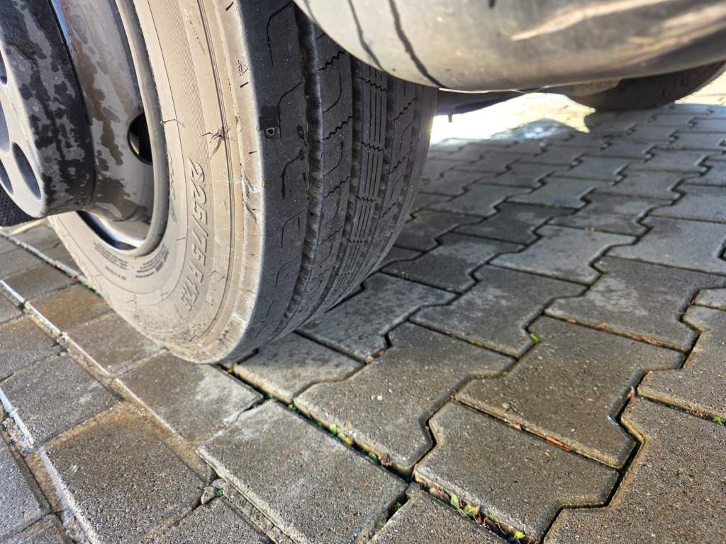 Fahrzeugabbildung Iveco 80-220 Eurocargo, Gardine, Ladebordwand, 1.Hand