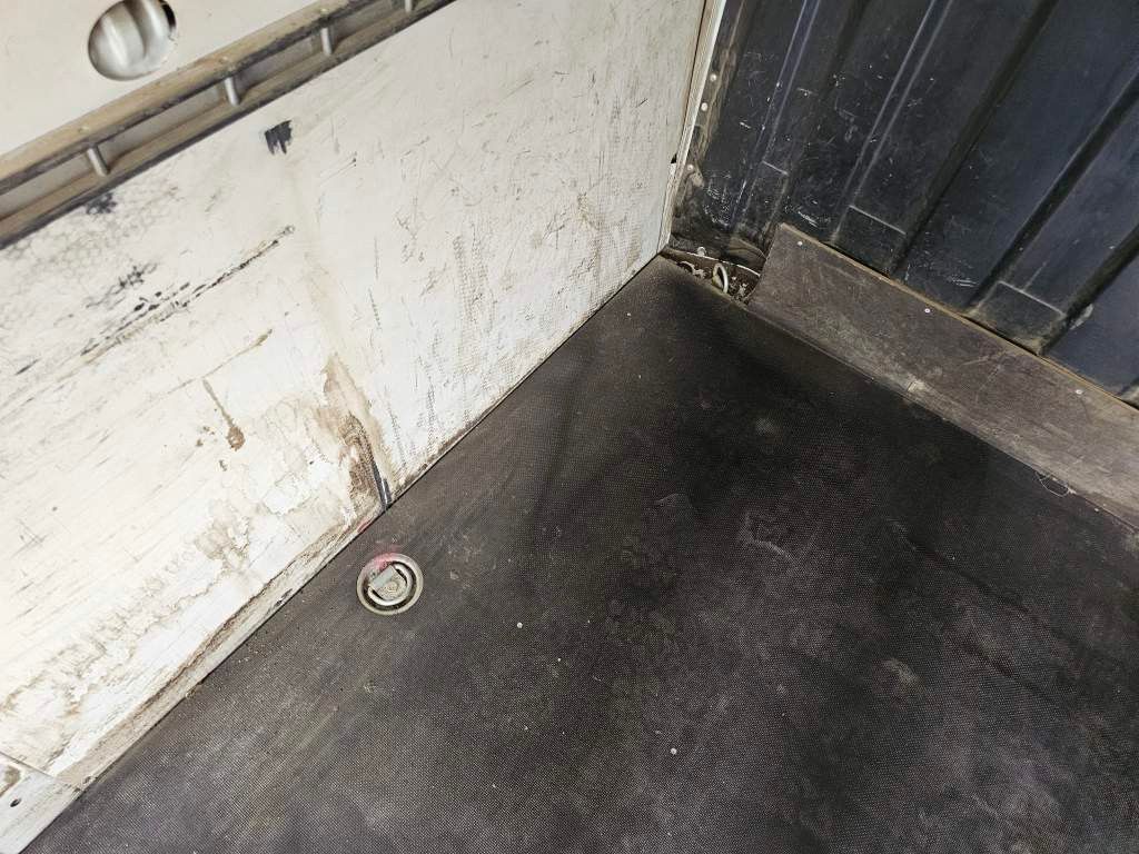 Fahrzeugabbildung Iveco 35S16 A8 V L, mittellang & hoch, kleiner Schaden