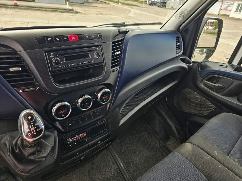 Fahrzeugabbildung Iveco 35S16 A8 V L, mittellang & hoch, kleiner Schaden