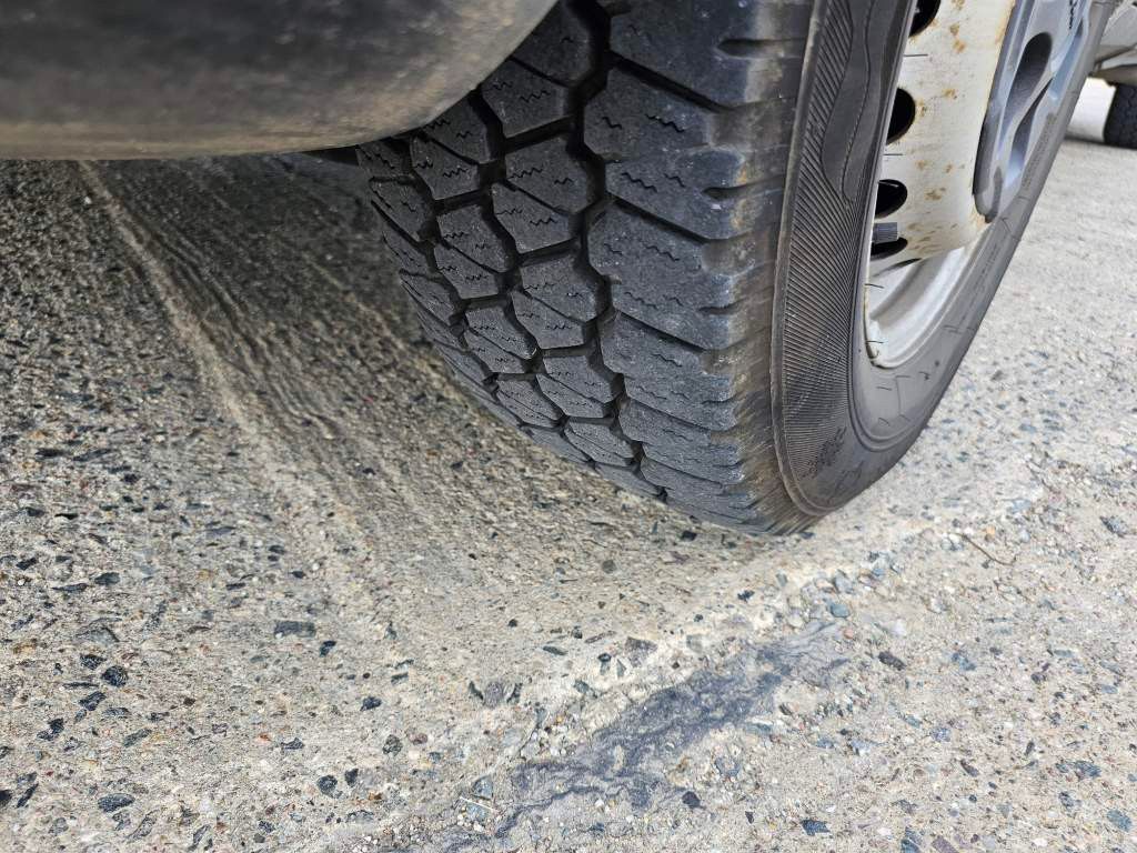 Fahrzeugabbildung Iveco 35S16 A8 V L, mittellang & hoch, kleiner Schaden