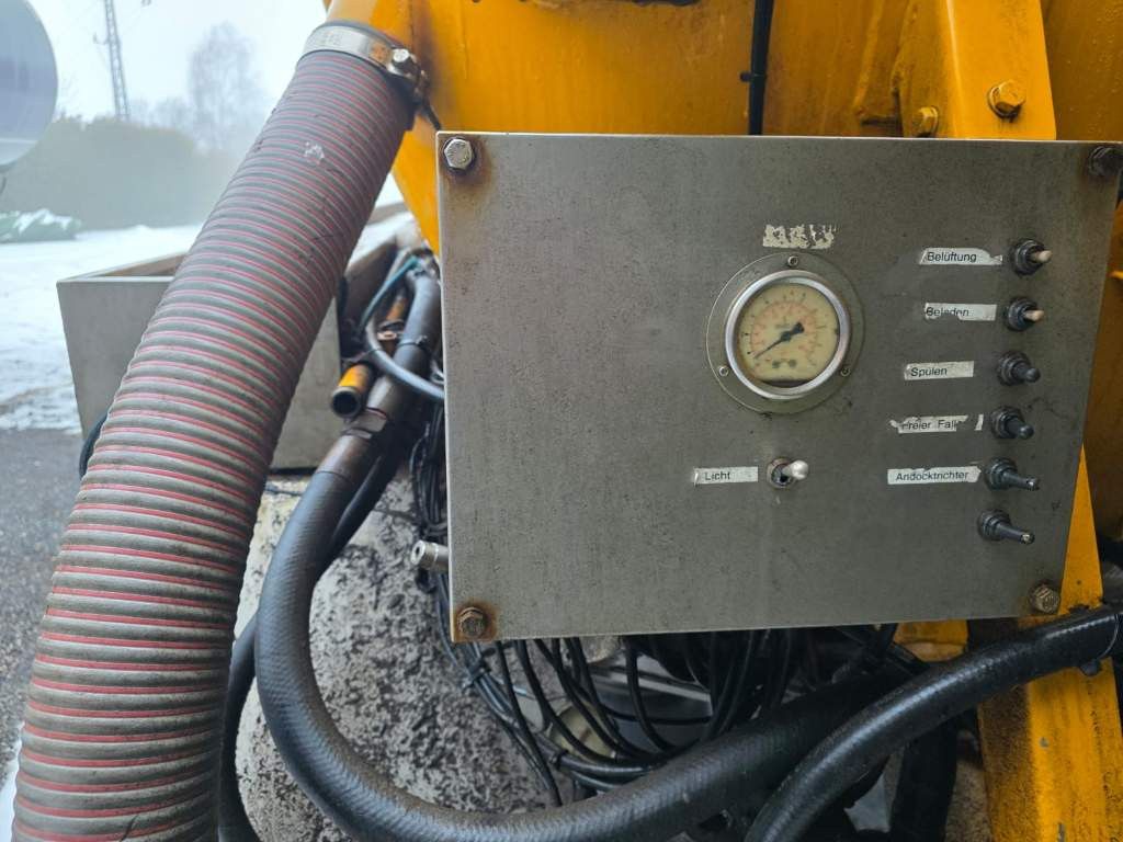 Fahrzeugabbildung D-TEC Vlastuin/ Kesteren Gülleauflieger mit ADR