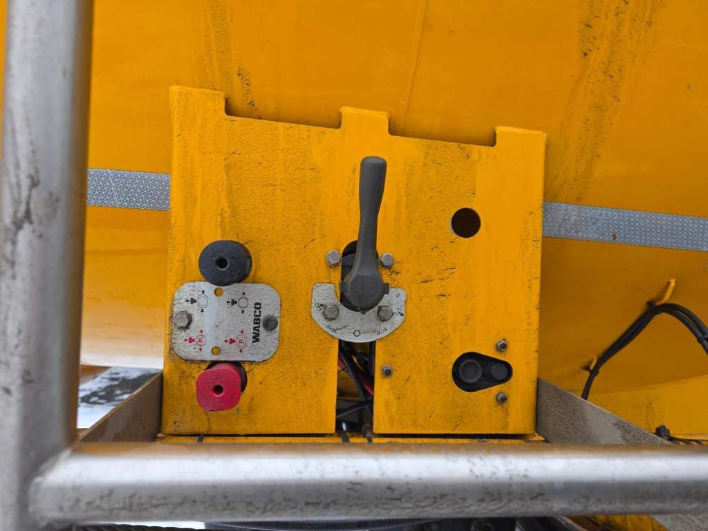 Fahrzeugabbildung D-TEC Vlastuin/ Kesteren Gülleauflieger mit ADR