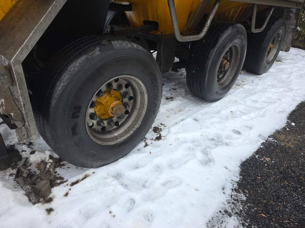 Fahrzeugabbildung D-TEC Vlastuin/ Kesteren Gülleauflieger mit ADR