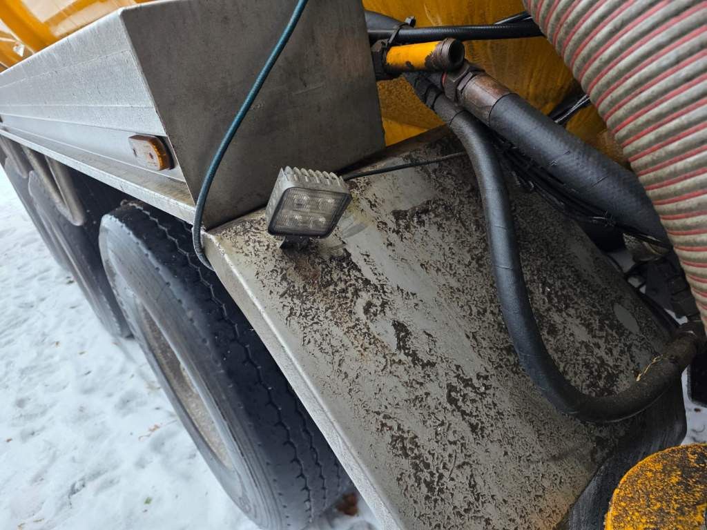 Fahrzeugabbildung D-TEC Vlastuin/ Kesteren Gülleauflieger mit ADR