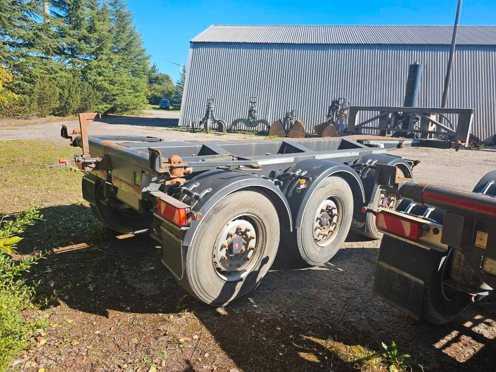 Fahrzeugabbildung Fliegl Kippchassis, Lift, SAF Scheibe