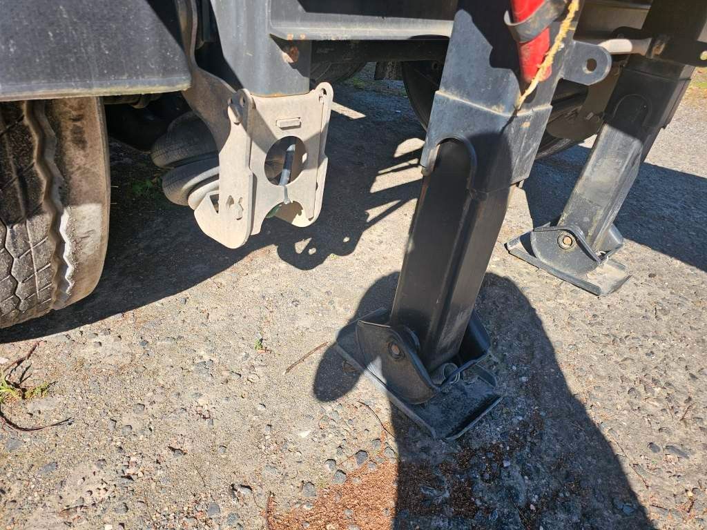 Fahrzeugabbildung Fliegl Kippchassis, Lift, SAF Scheibe