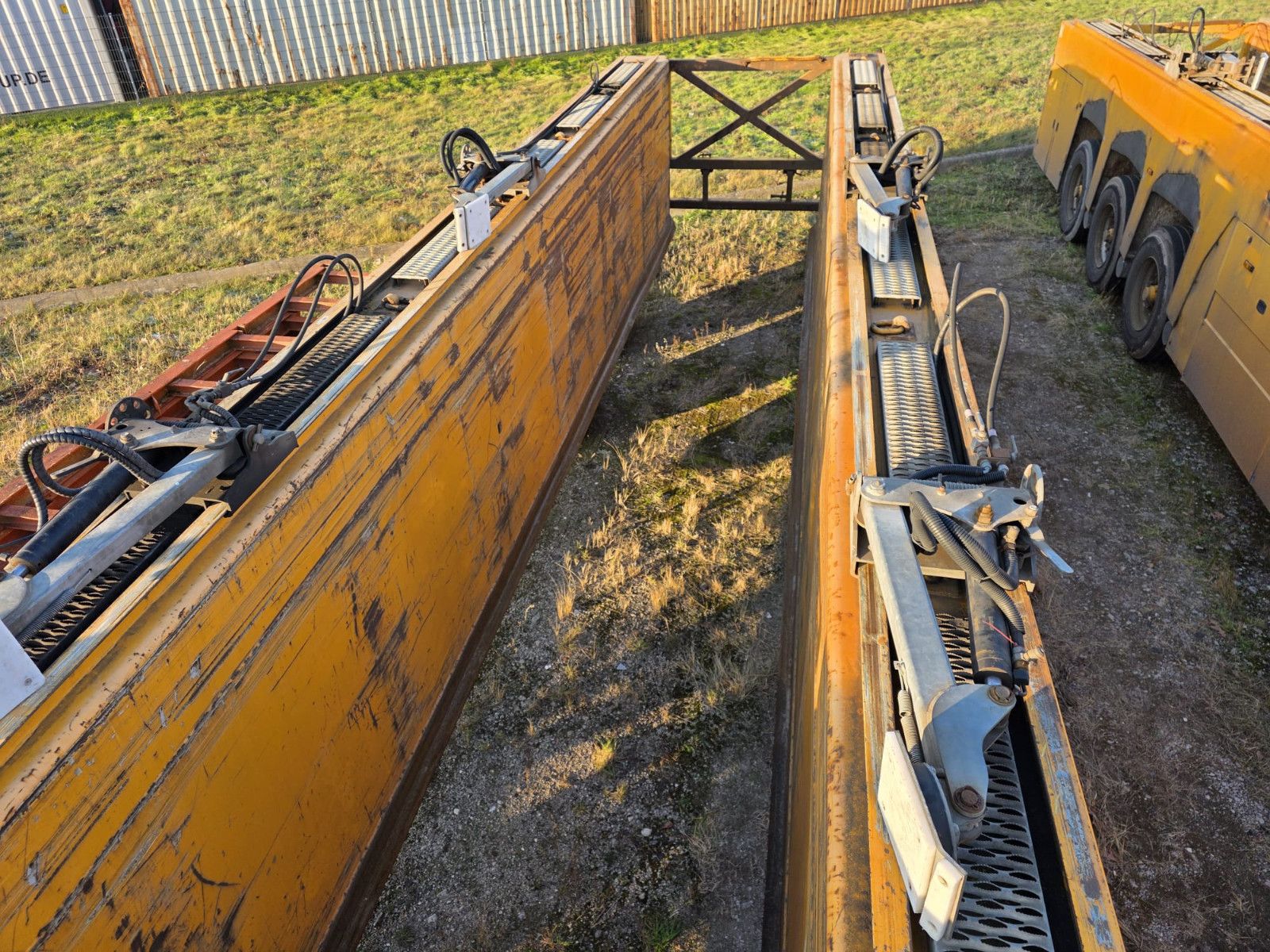 Fahrzeugabbildung Langendorf Innenlader Beton SBH 27/35, Lift