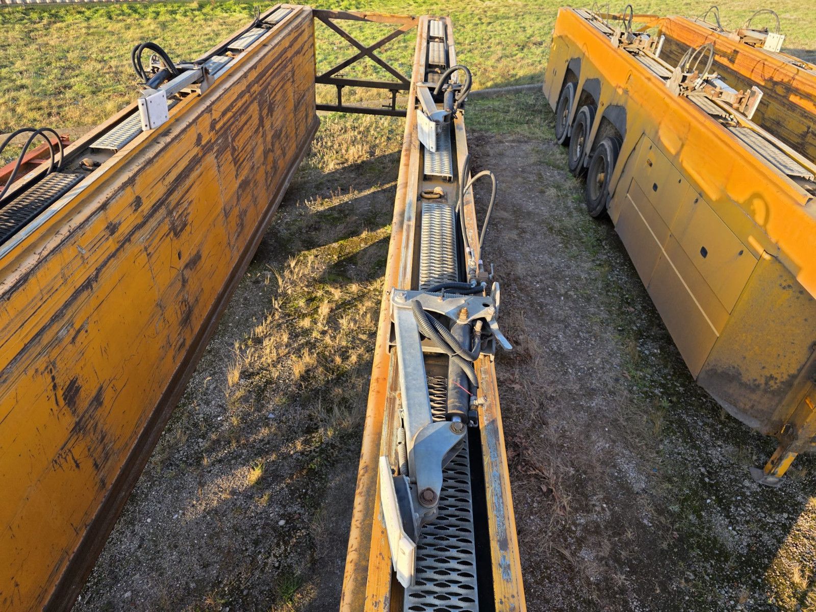 Fahrzeugabbildung Langendorf Innenlader Beton SBH 27/35, Lift