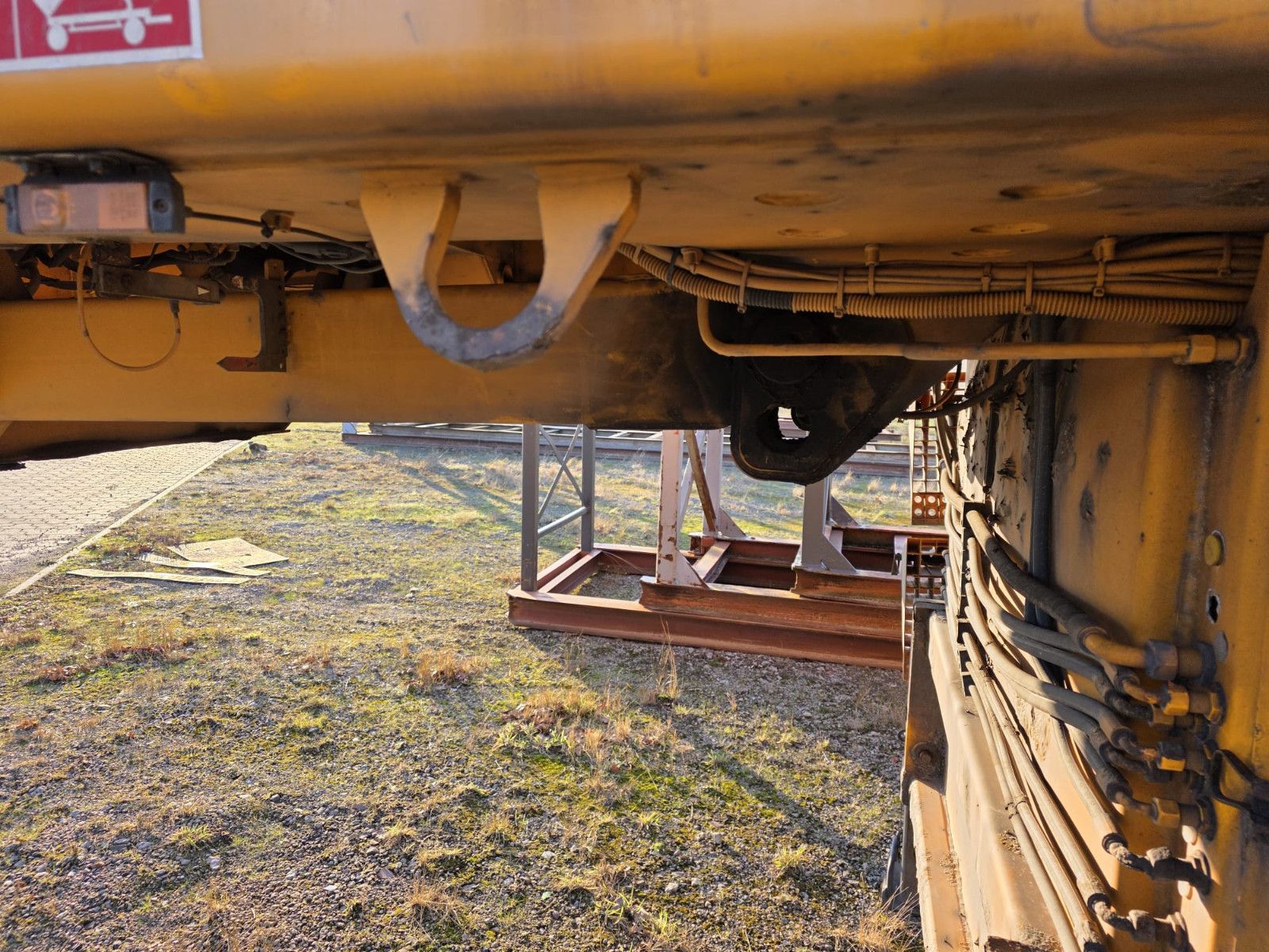 Fahrzeugabbildung Langendorf Innenlader Beton SBH 27/35, Lift