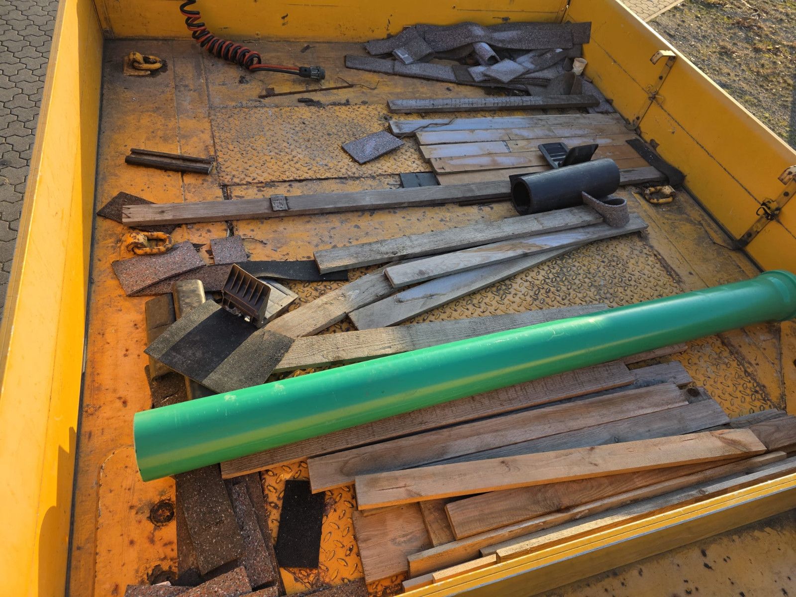 Fahrzeugabbildung Langendorf Innenlader Beton SBH 27/35, Lift