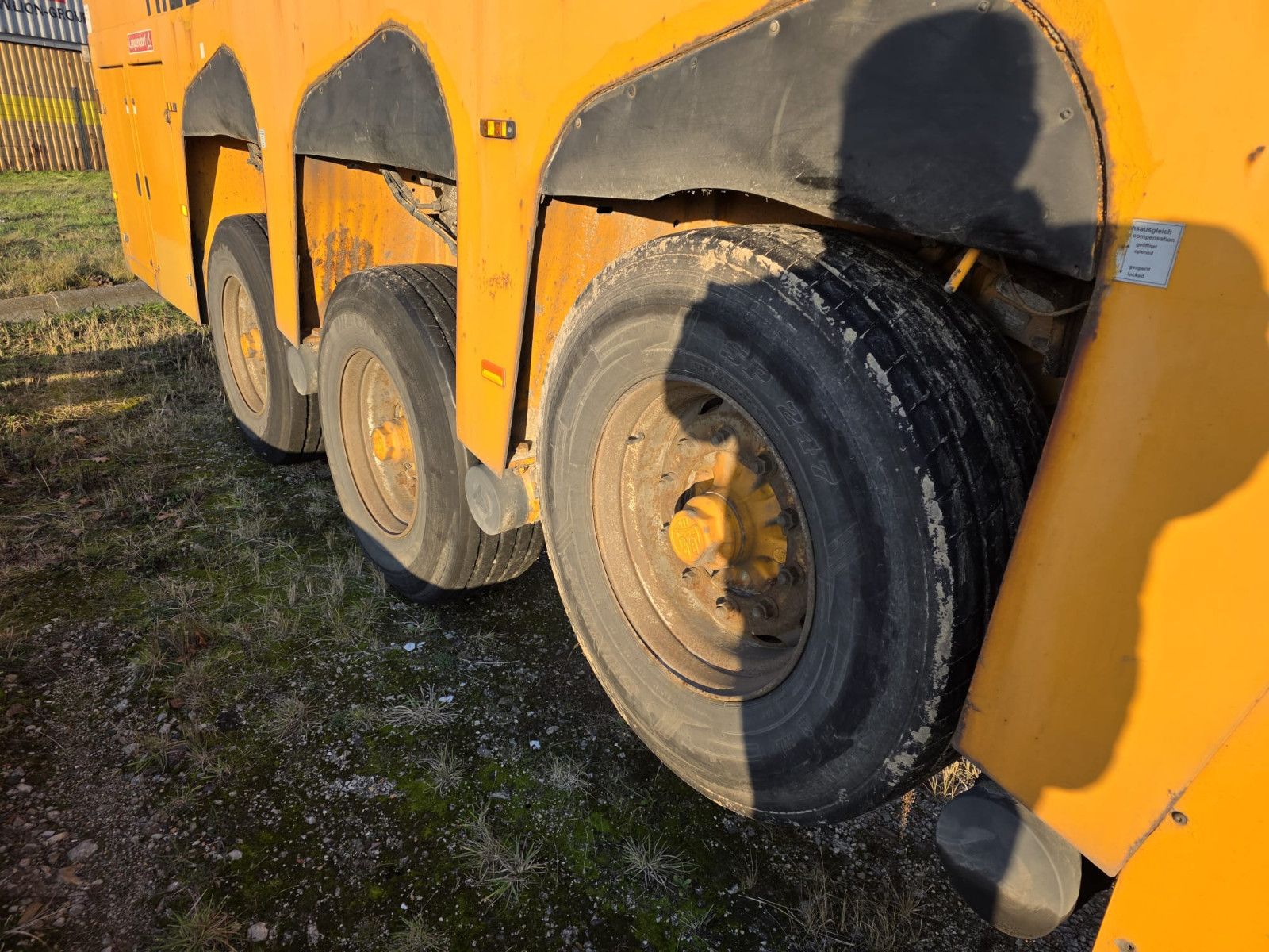 Fahrzeugabbildung Langendorf Innenlader Beton SBH 27/35, Lift