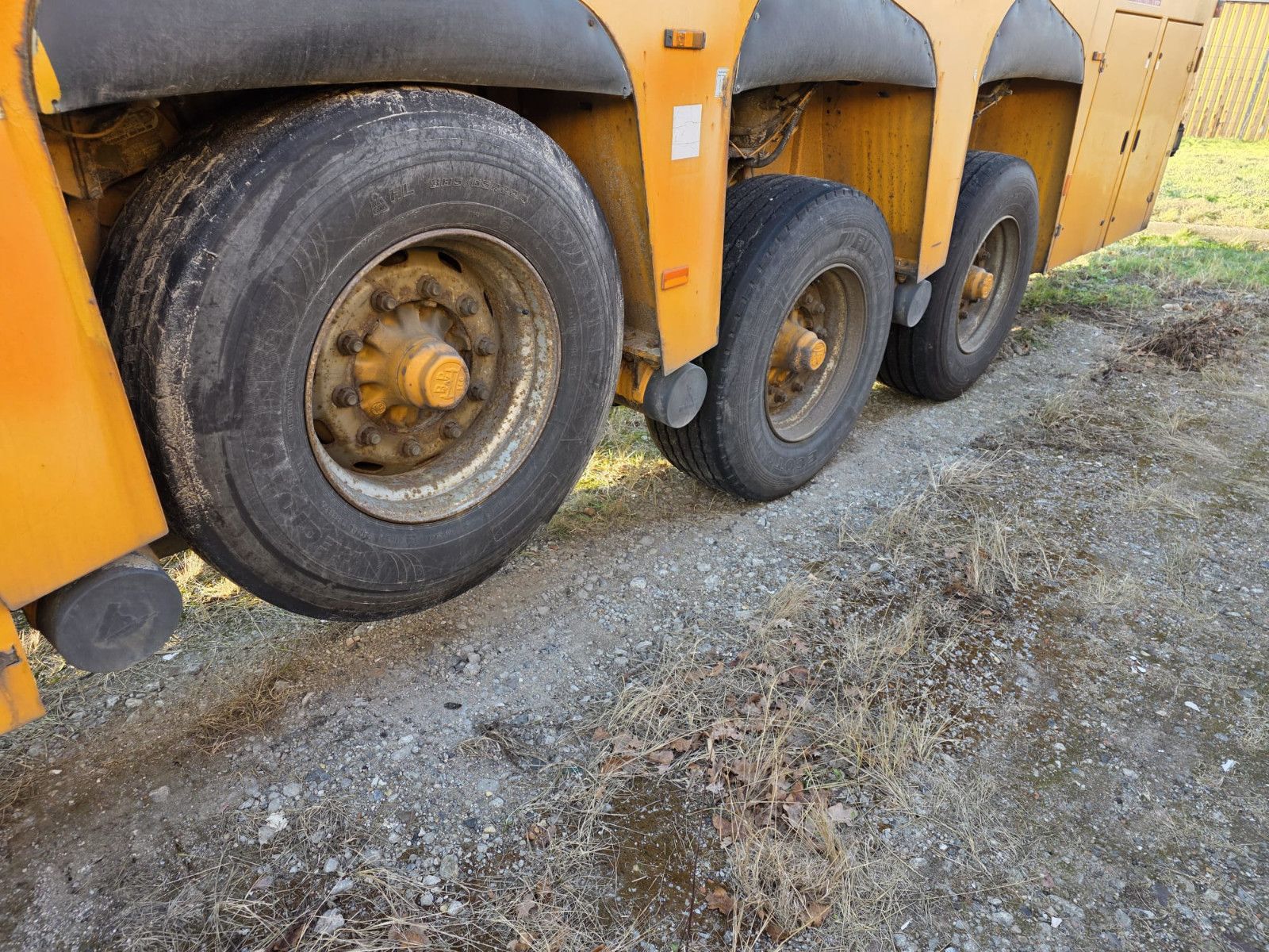 Fahrzeugabbildung Langendorf Innenlader Beton SBH 27/35, Lift