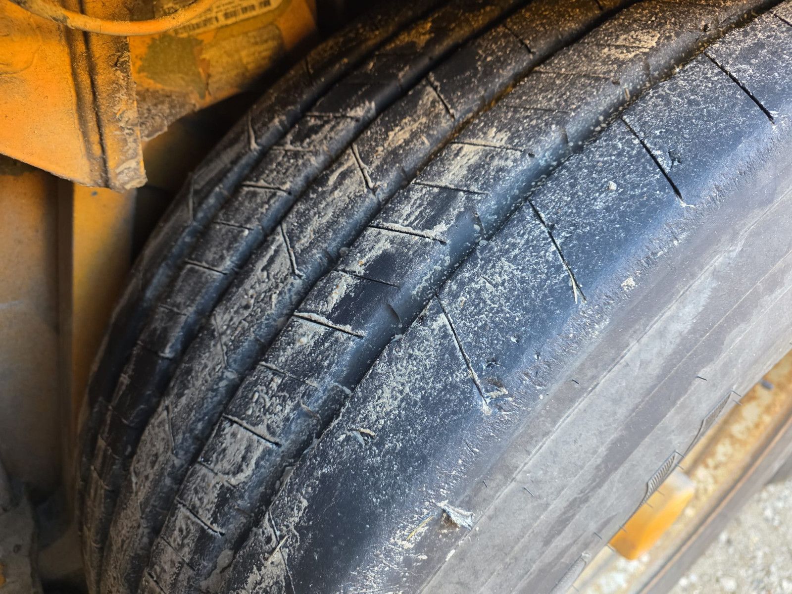 Fahrzeugabbildung Langendorf Innenlader Beton SBH 27/35, Lift