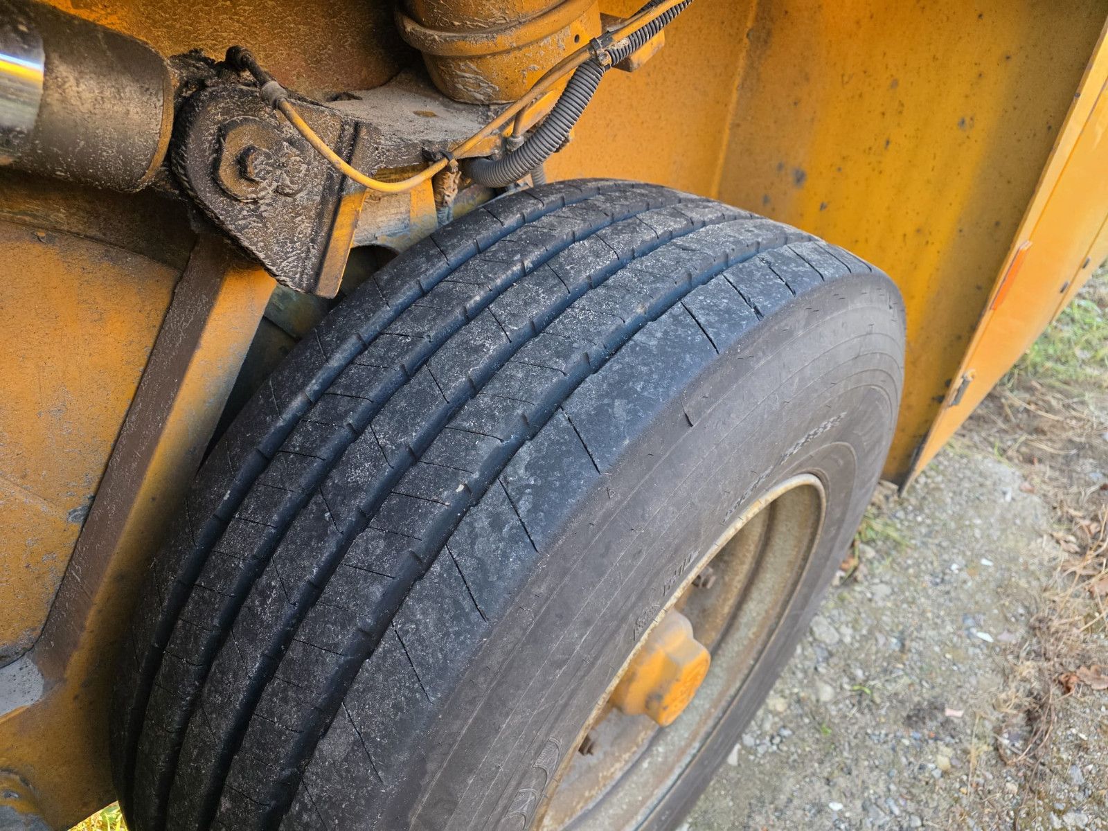 Fahrzeugabbildung Langendorf Innenlader Beton SBH 27/35, Lift
