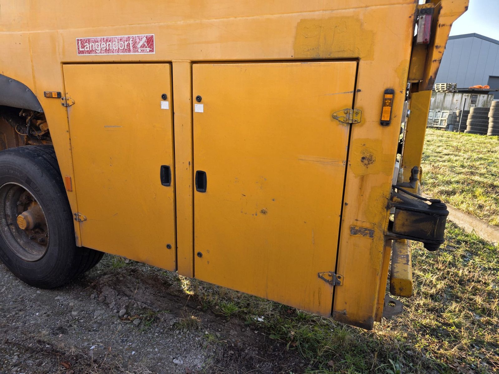 Fahrzeugabbildung Langendorf Innenlader Beton SBH 27/35, Lift