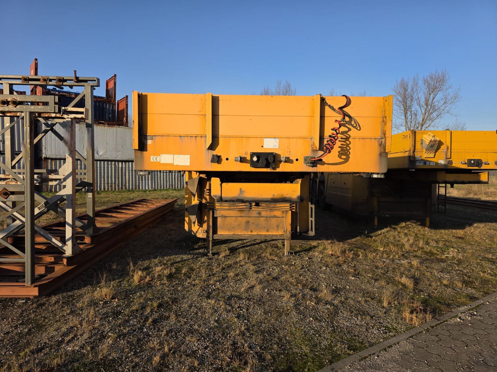 Fahrzeugabbildung Langendorf Innenlader Beton SBH 27/35, Lift
