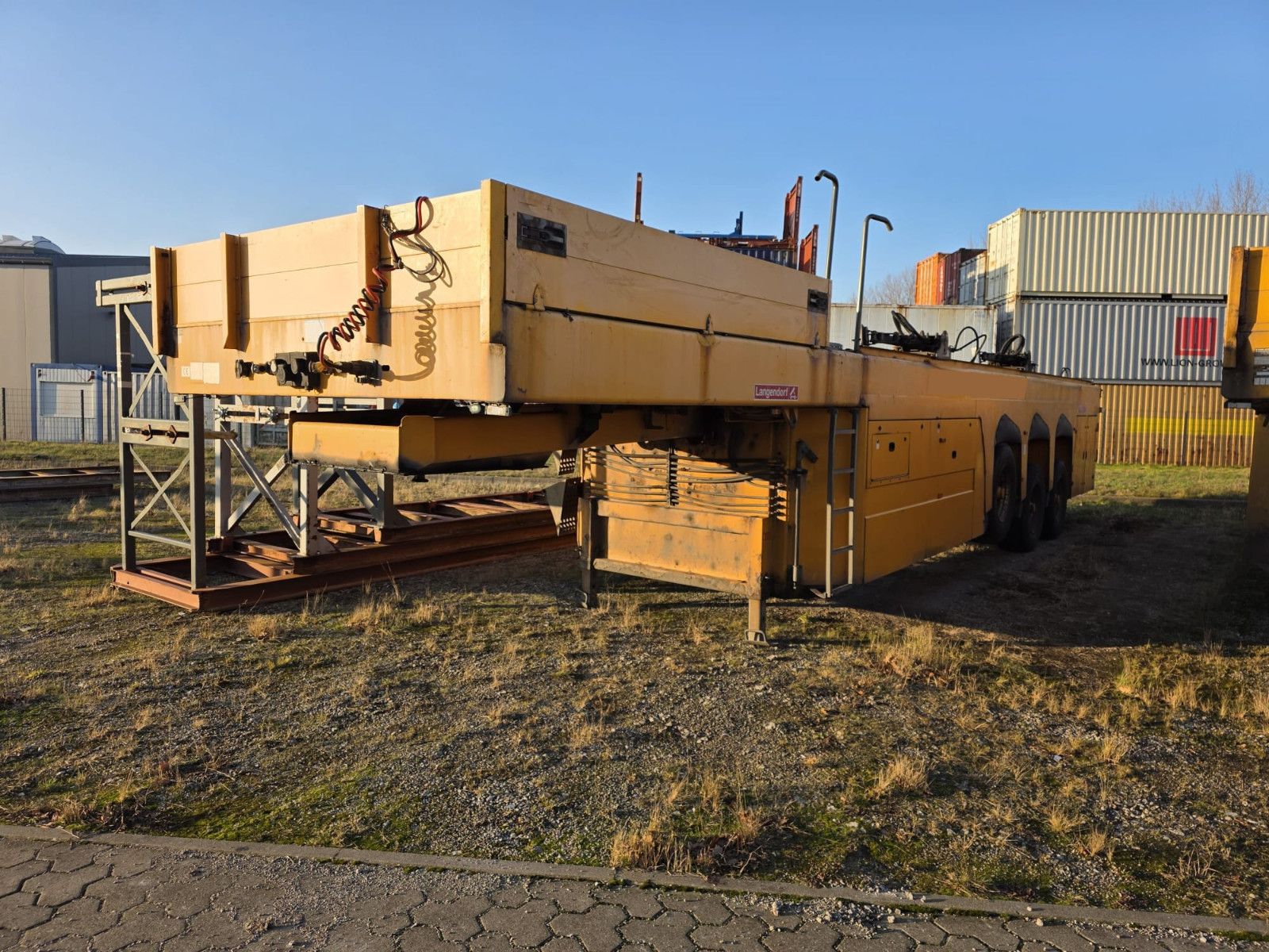 Fahrzeugabbildung Langendorf Innenlader Beton SBH 27/35, Lift