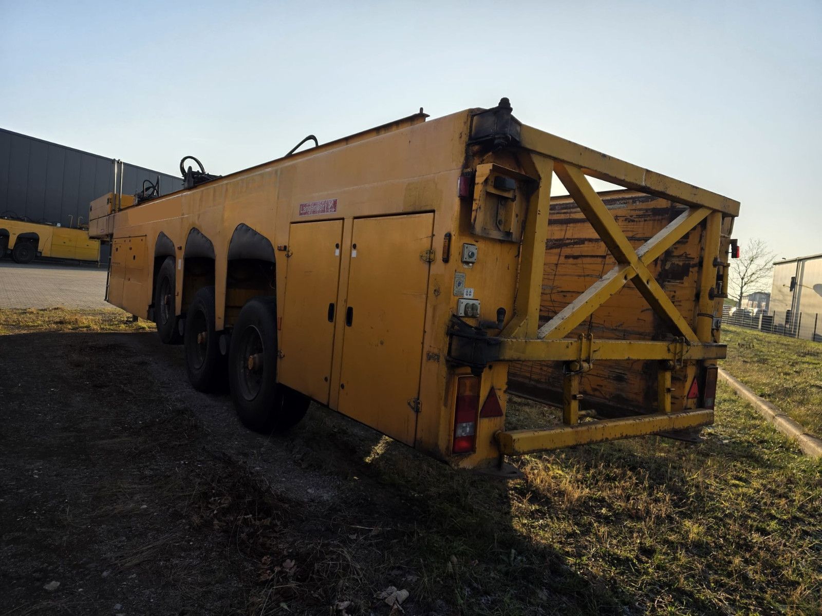 Fahrzeugabbildung Langendorf Innenlader Beton SBH 27/35, Lift