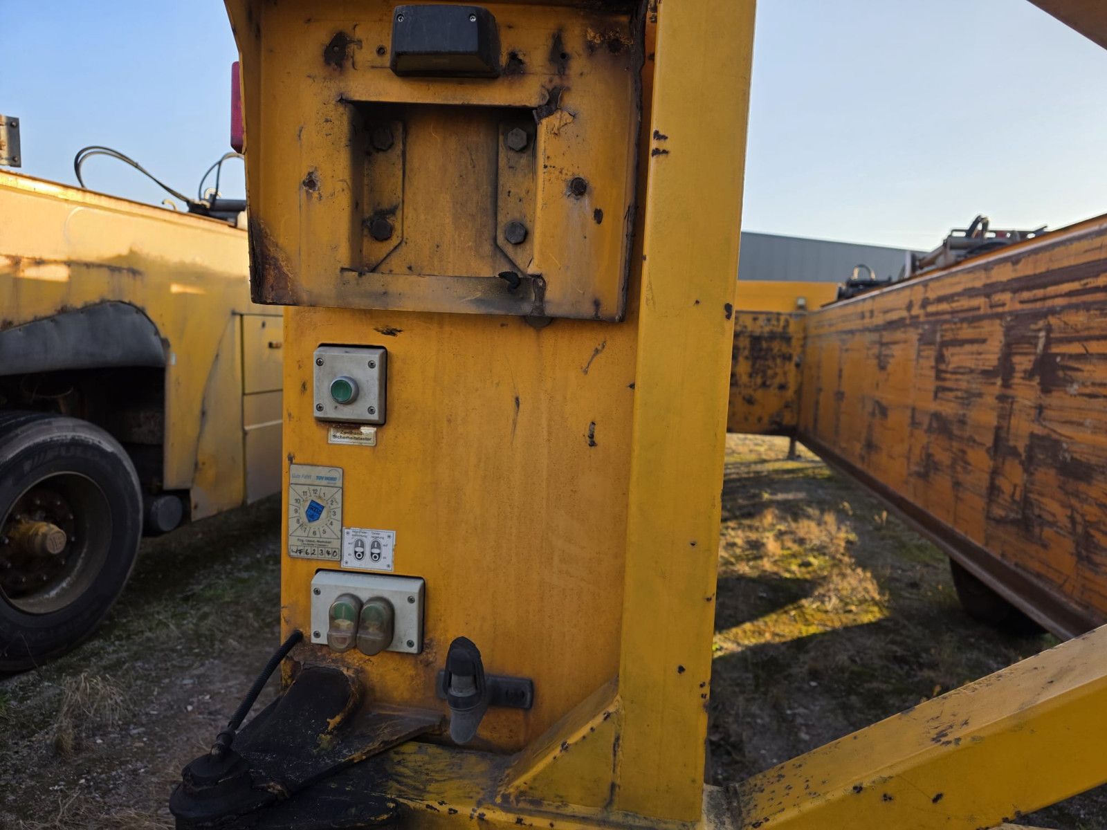 Fahrzeugabbildung Langendorf Innenlader Beton SBH 27/35, Lift