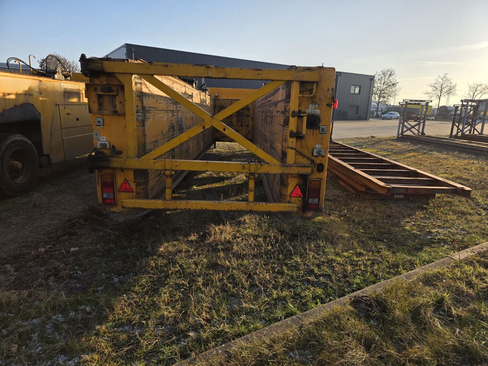 Fahrzeugabbildung Langendorf Innenlader Beton SBH 27/35, Lift