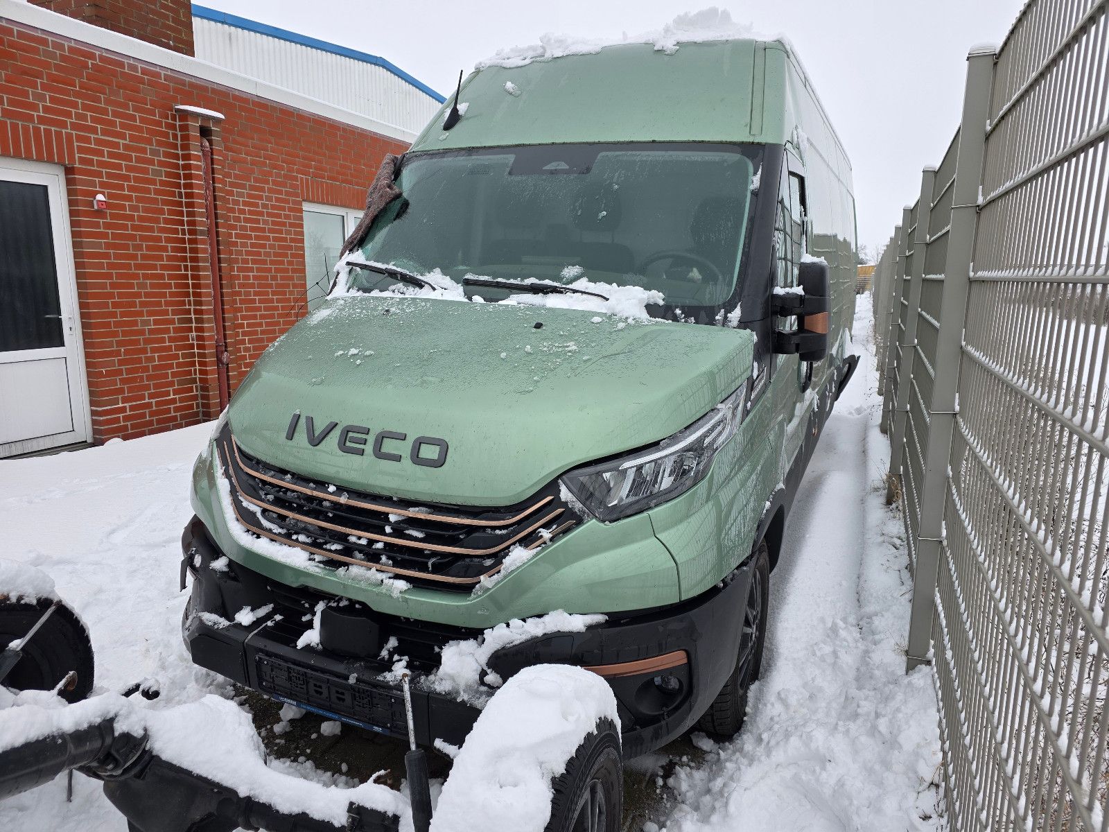 Fahrzeugabbildung Iveco 35S18 Kastenwagen Maxi hoch&lang, Unfall