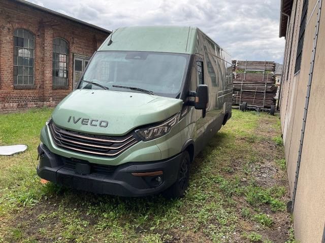 Fahrzeugabbildung Iveco 35S18 Kastenwagen Maxi hoch&lang, Unfall