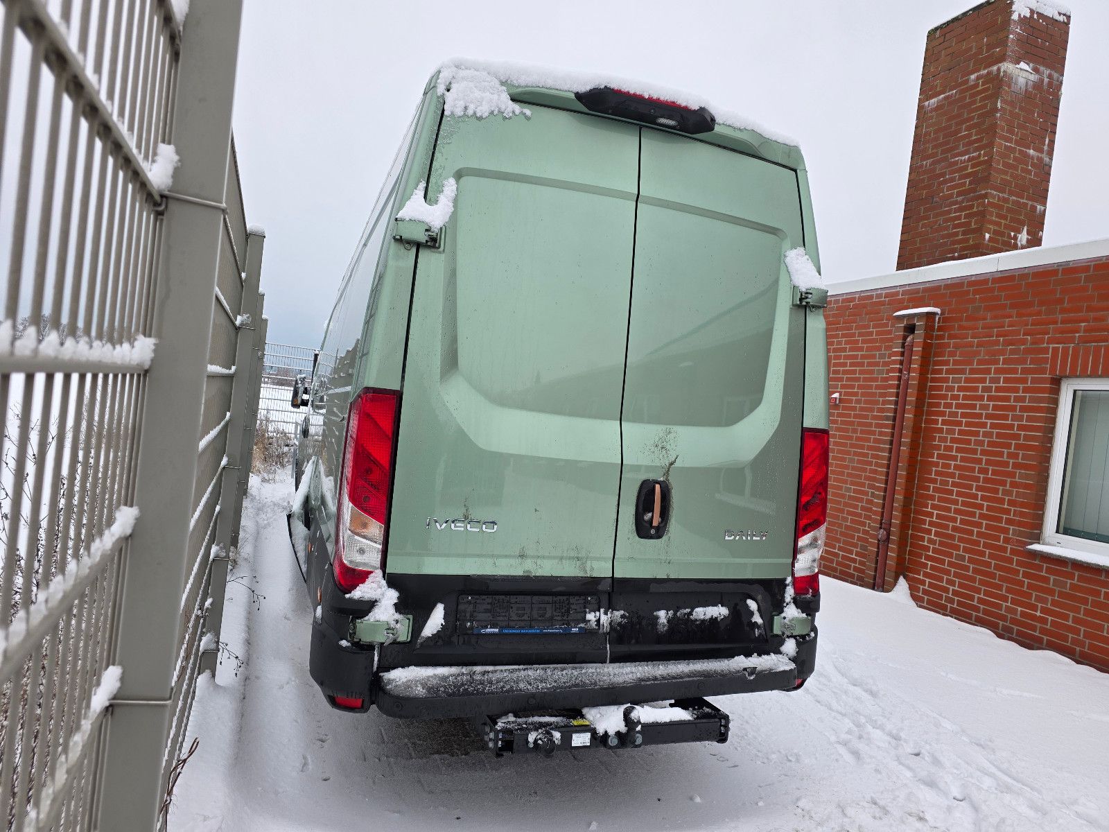 Fahrzeugabbildung Iveco 35S18 Kastenwagen Maxi hoch&lang, Unfall