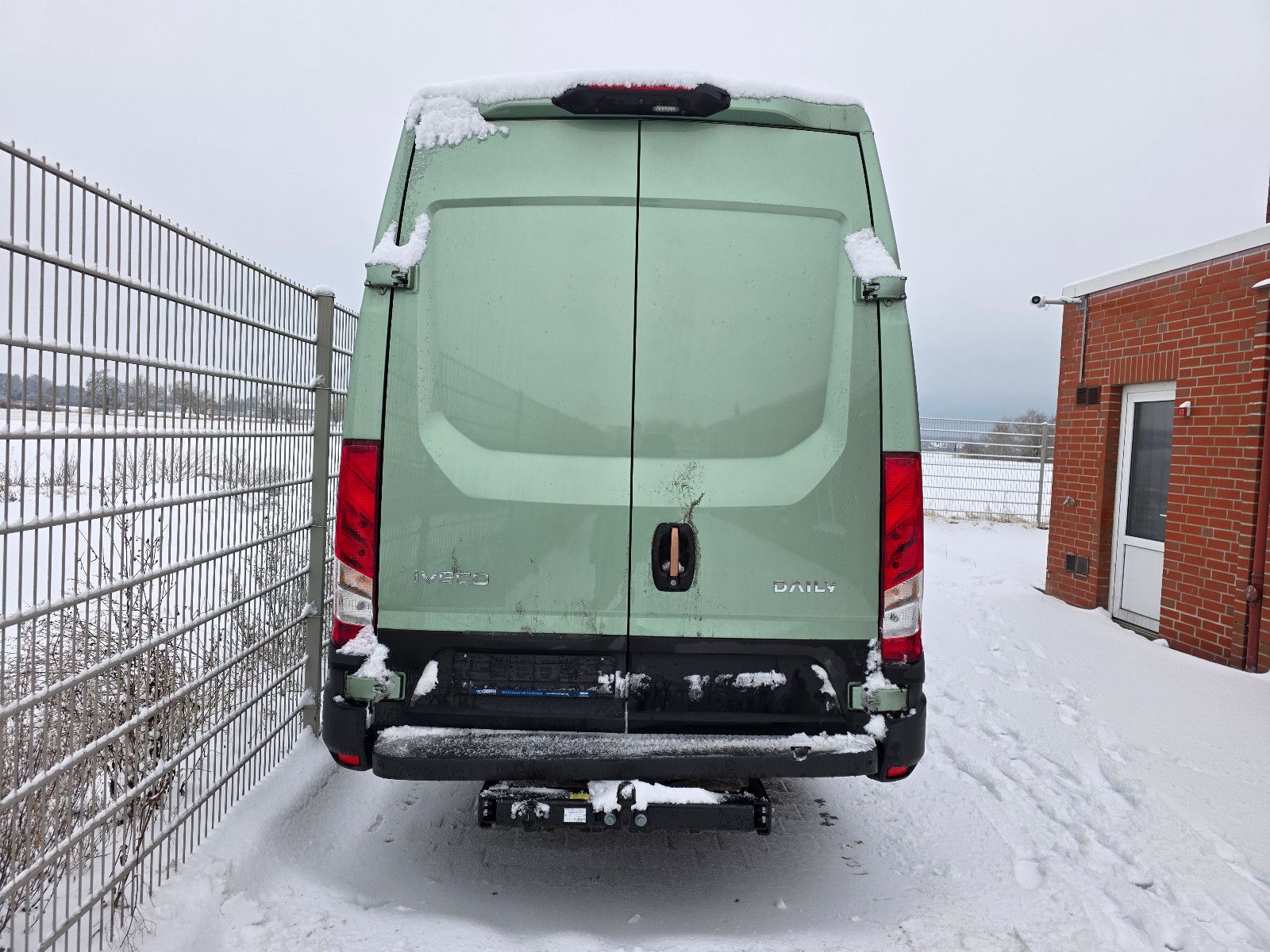 Fahrzeugabbildung Iveco 35S18 Kastenwagen Maxi hoch&lang, Unfall