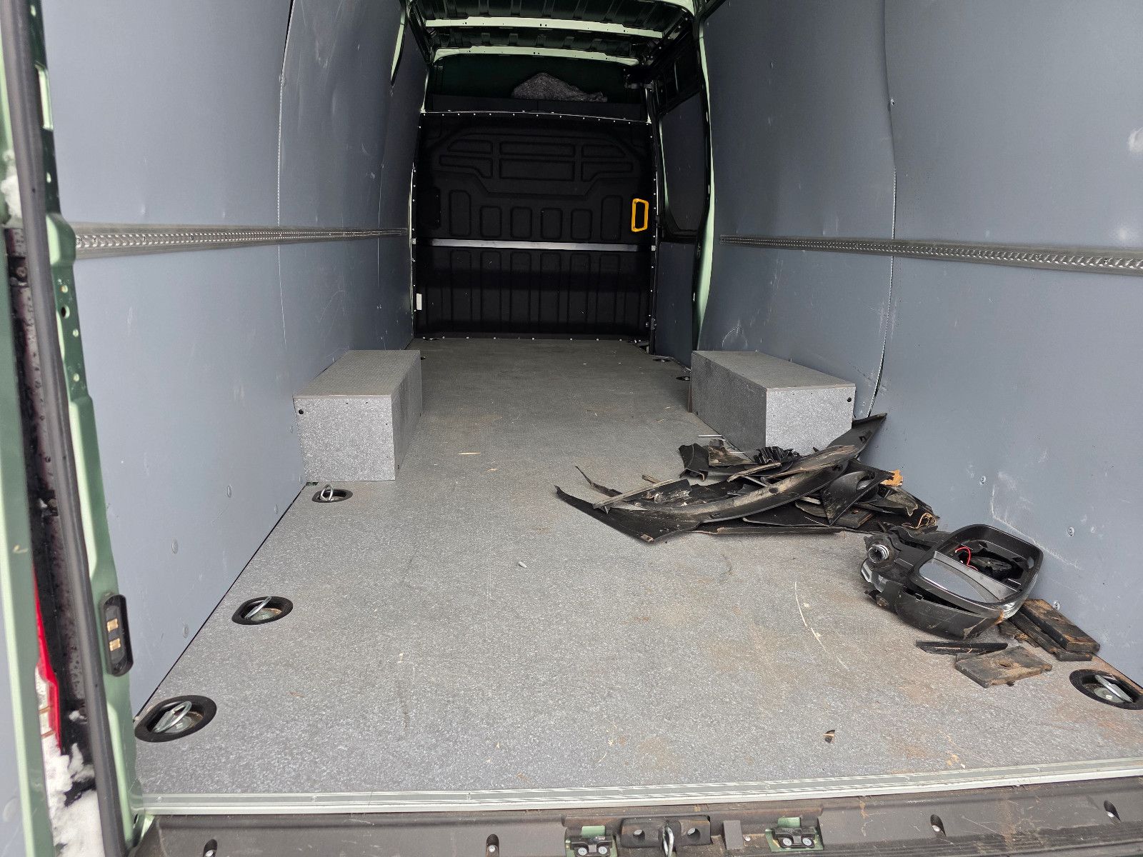 Fahrzeugabbildung Iveco 35S18 Kastenwagen Maxi hoch&lang, Unfall