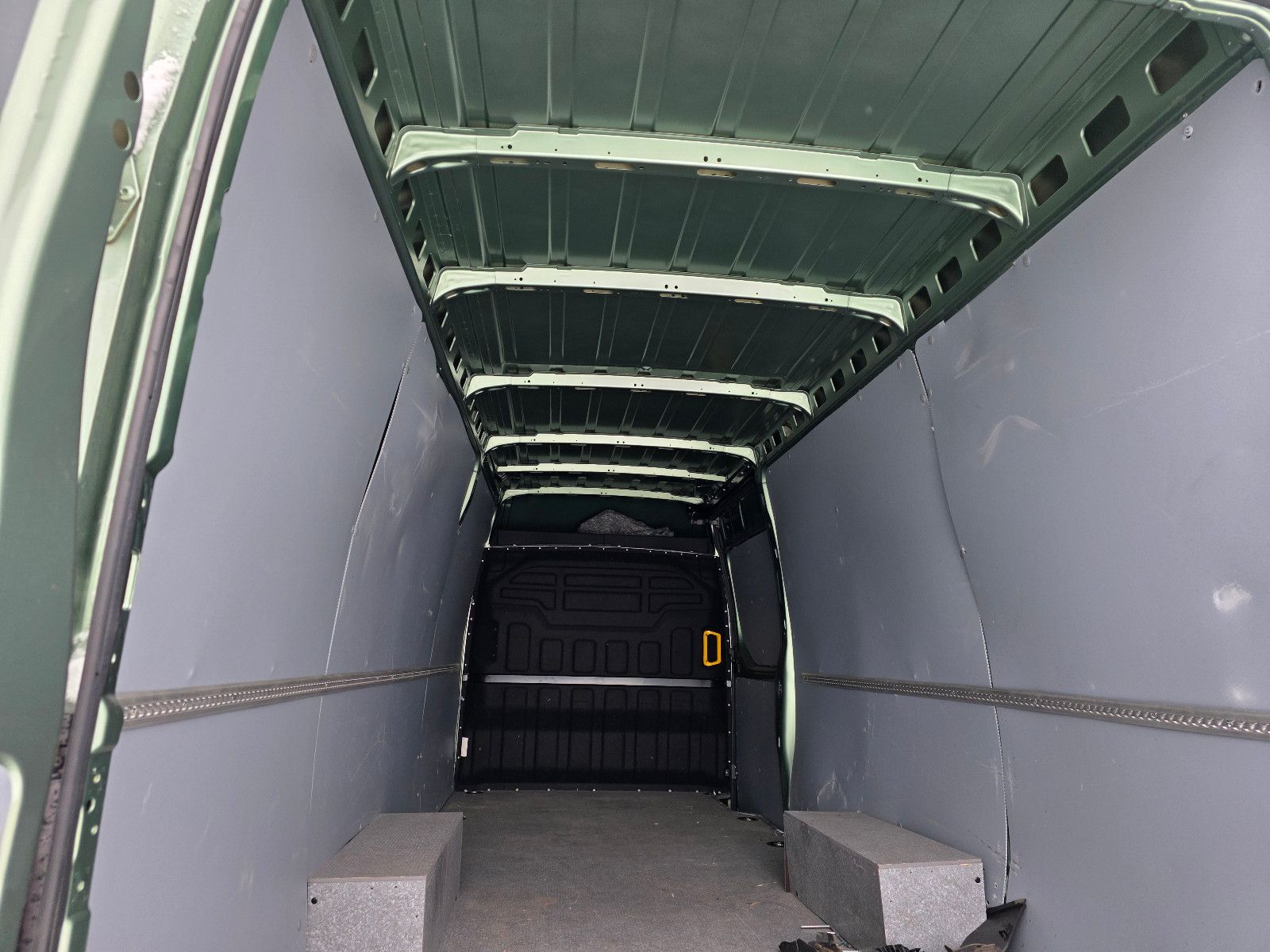 Fahrzeugabbildung Iveco 35S18 Kastenwagen Maxi hoch&lang, Unfall