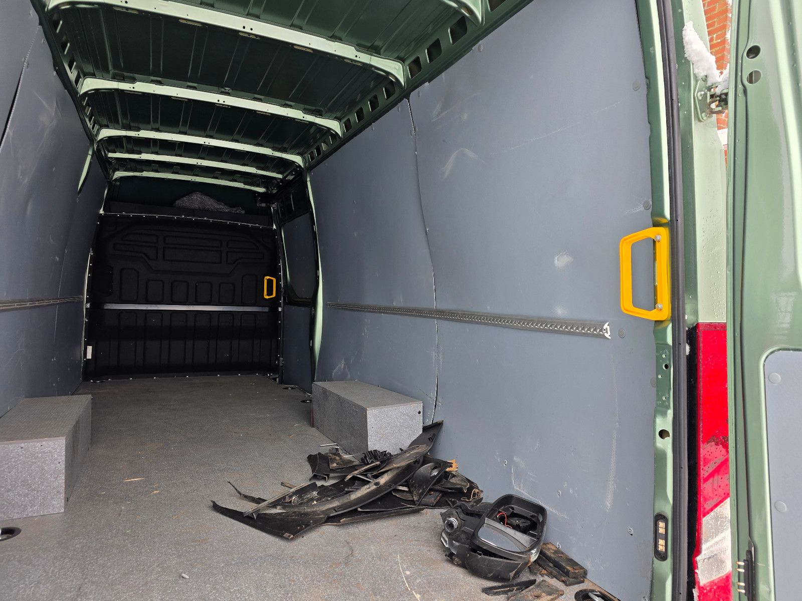 Fahrzeugabbildung Iveco 35S18 Kastenwagen Maxi hoch&lang, Unfall