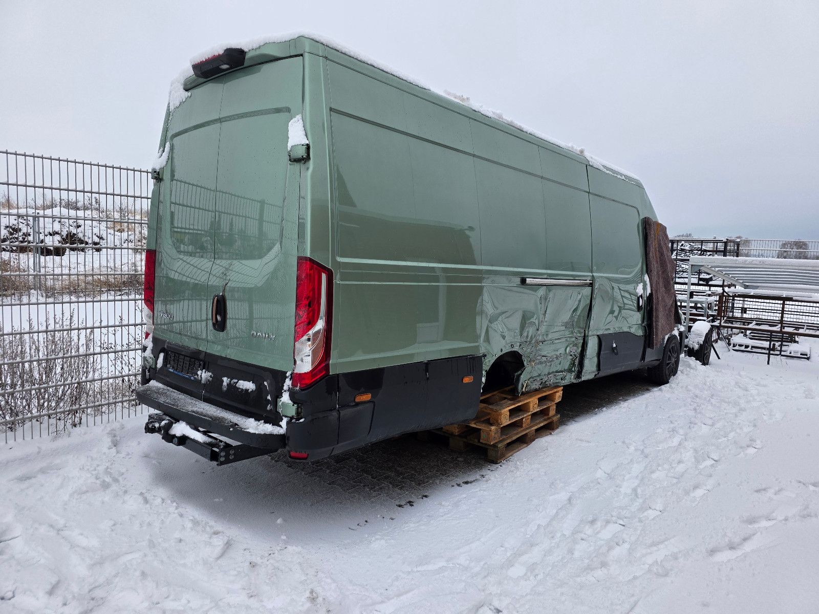Fahrzeugabbildung Iveco 35S18 Kastenwagen Maxi hoch&lang, Unfall